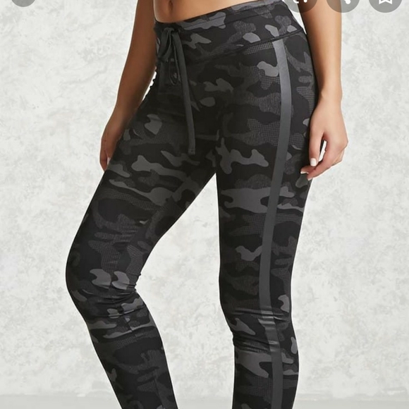 Forever 21 Pants - Forever 21 camo leggings size medium